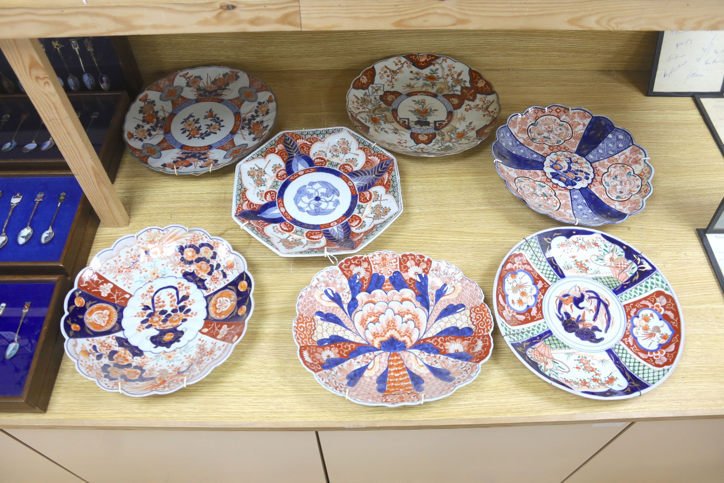 Seven various Japanese Imari dishes, late 19th century, 29.5 to 30.5cm wide